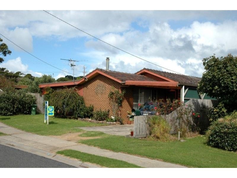 1 Hazelwood Road, San Remo VIC 3925