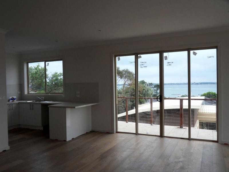 Unit 2, 5 Wonthaggi Crescent, San Remo VIC 3925