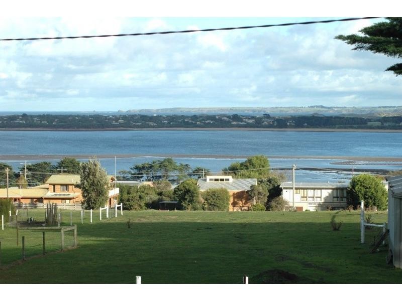 8 Panorama Drive, San Remo VIC 3925
