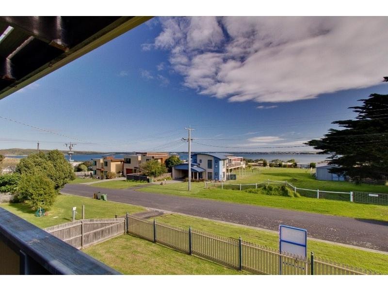 8 Panorama Drive, San Remo VIC 3925