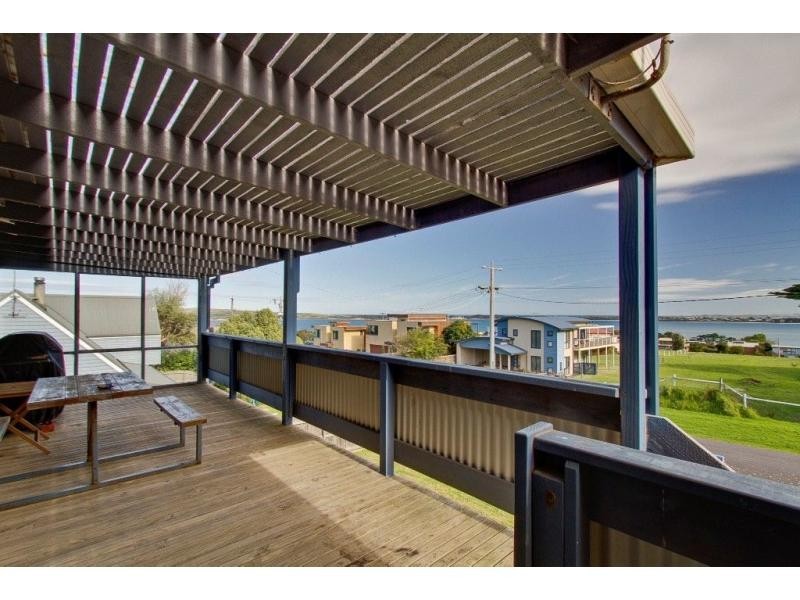 8 Panorama Drive, San Remo VIC 3925