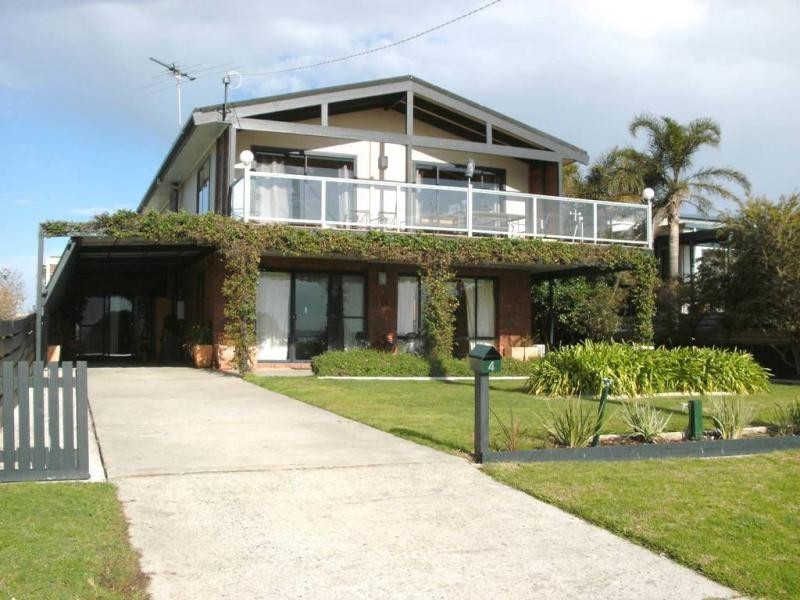4 Champ Elysees Esplanade, Coronet Bay VIC 3984