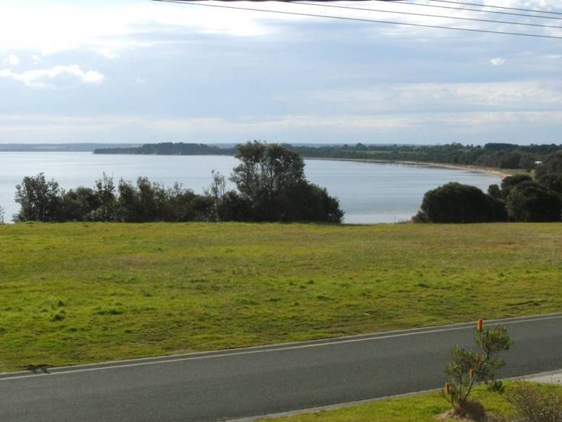 4 Champ Elysees Esplanade, Coronet Bay VIC 3984