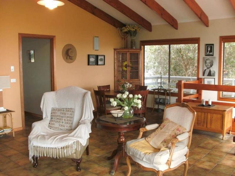 4 Champ Elysees Esplanade, Coronet Bay VIC 3984