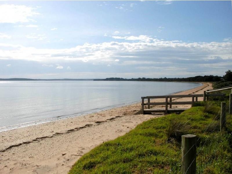 4 Champ Elysees Esplanade, Coronet Bay VIC 3984