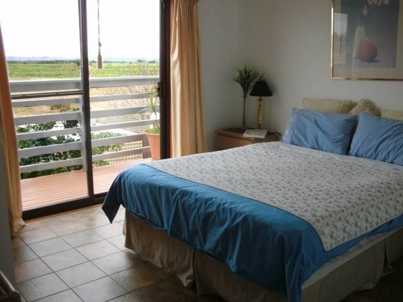 4 Champ Elysees Esplanade, Coronet Bay VIC 3984