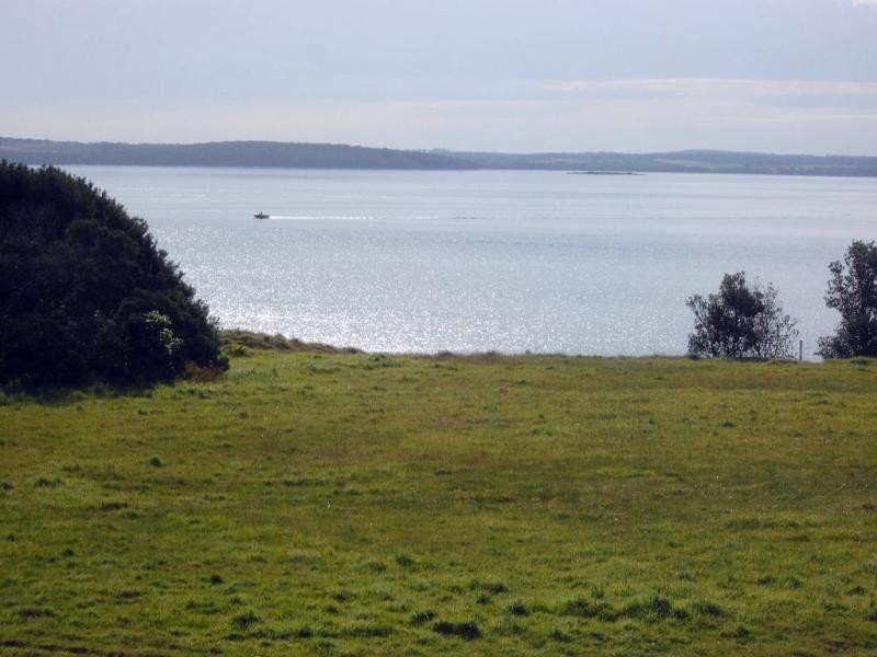 4 Champ Elysees Esplanade, Coronet Bay VIC 3984