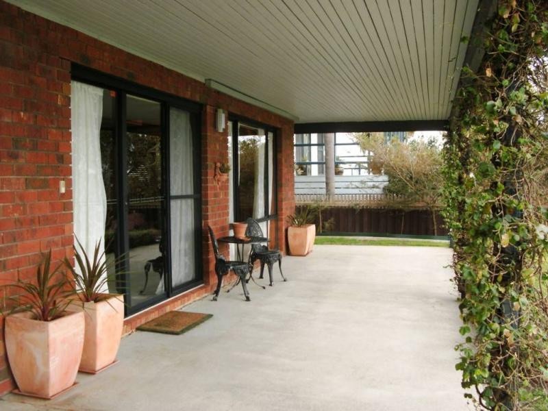 4 Champ Elysees Esplanade, Coronet Bay VIC 3984