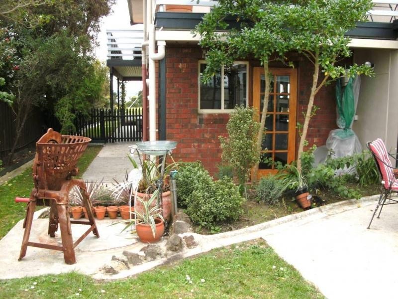 4 Champ Elysees Esplanade, Coronet Bay VIC 3984