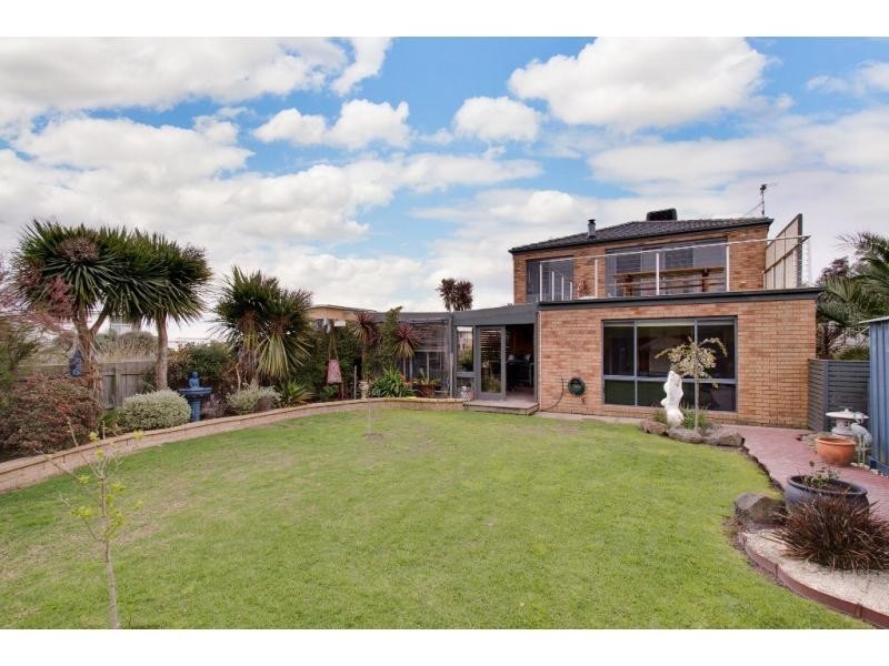 25 Halcyon Avenue, San Remo VIC 3925