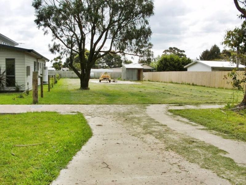 8 Tatiara Drive, Grantville VIC 3984