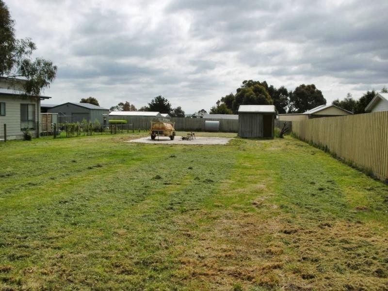 8 Tatiara Drive, Grantville VIC 3984