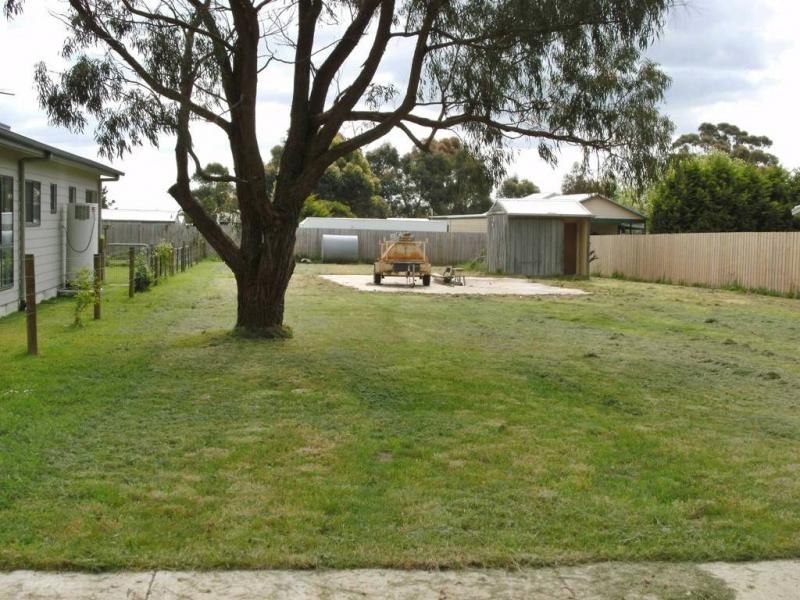8 Tatiara Drive, Grantville VIC 3984