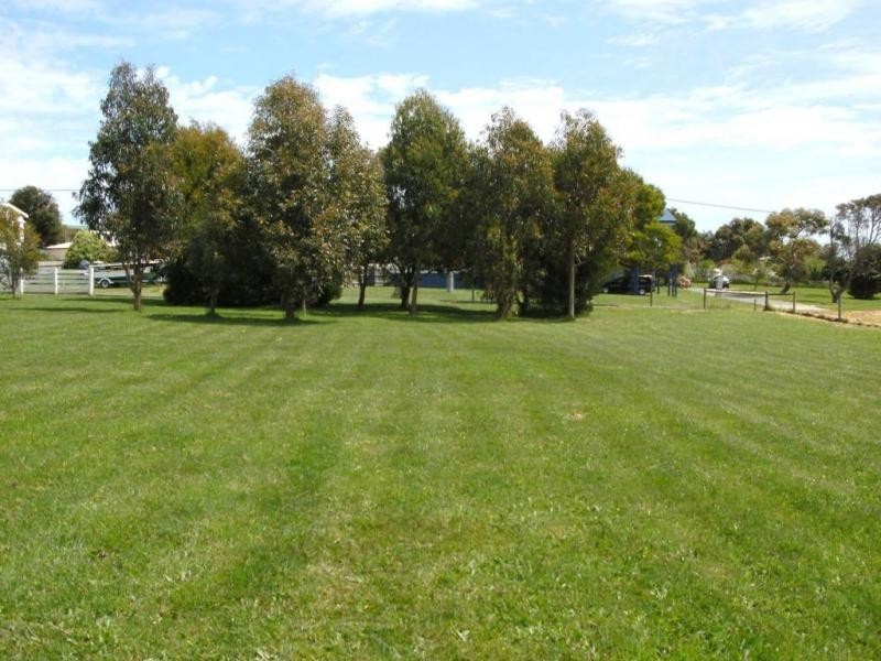 16 Hamilton Street, Corinella VIC 3984