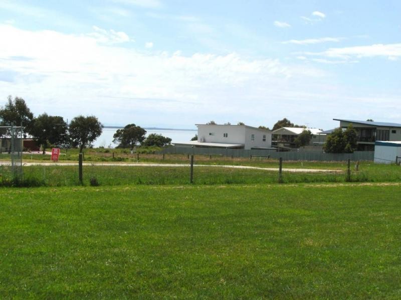 16 Hamilton Street, Corinella VIC 3984