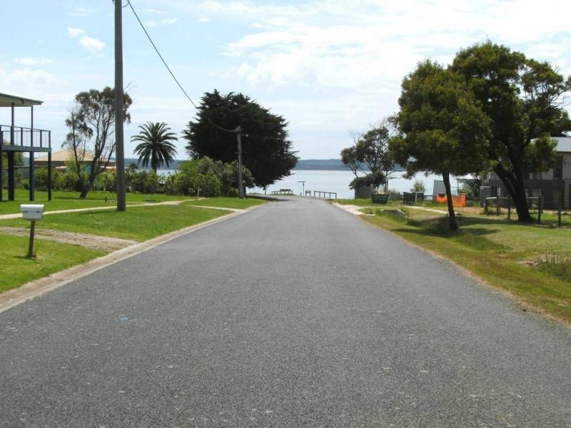 16 Hamilton Street, Corinella VIC 3984
