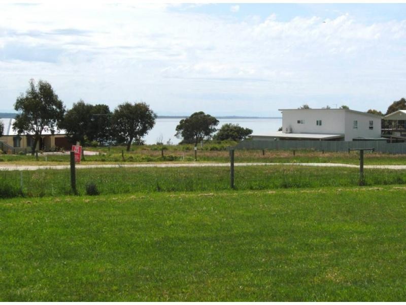 16 Hamilton Street, Corinella VIC 3984
