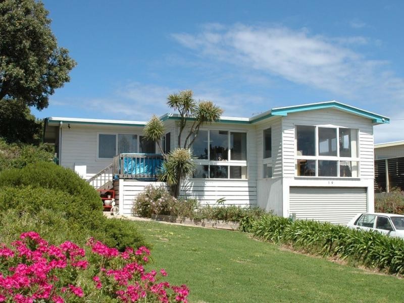 19 Bayview Avenue, Surf Beach VIC 3922
