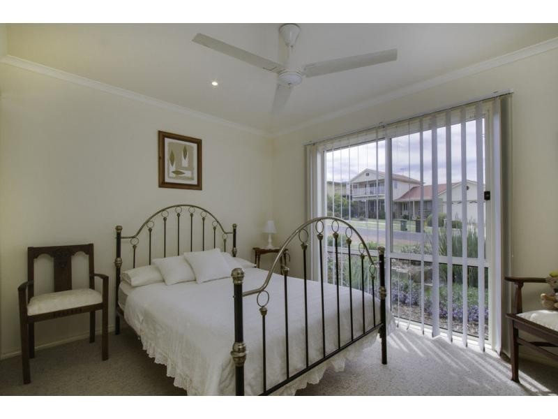 1 Halcyon Avenue, San Remo VIC 3925