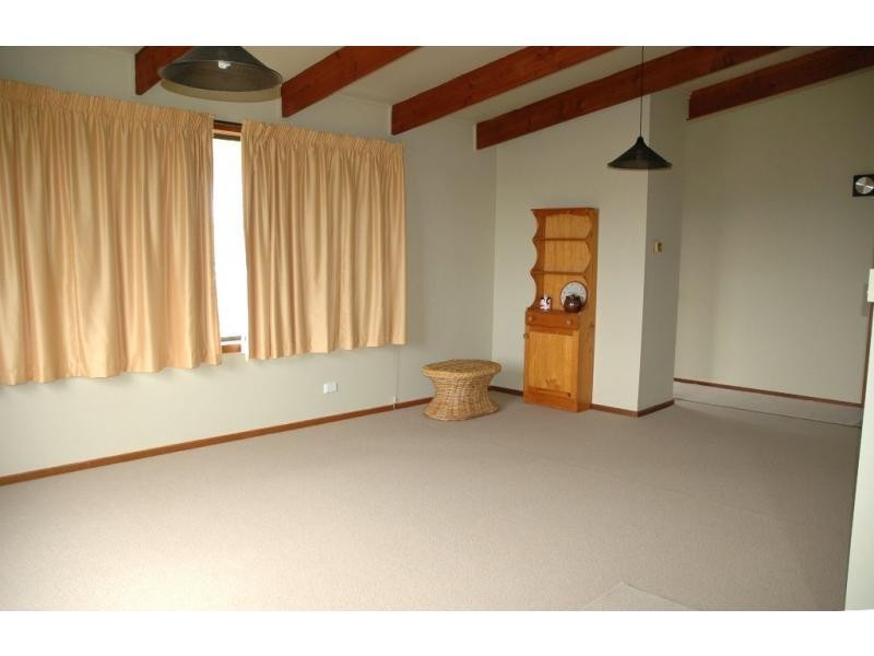8 Keam Crescent, San Remo VIC 3925