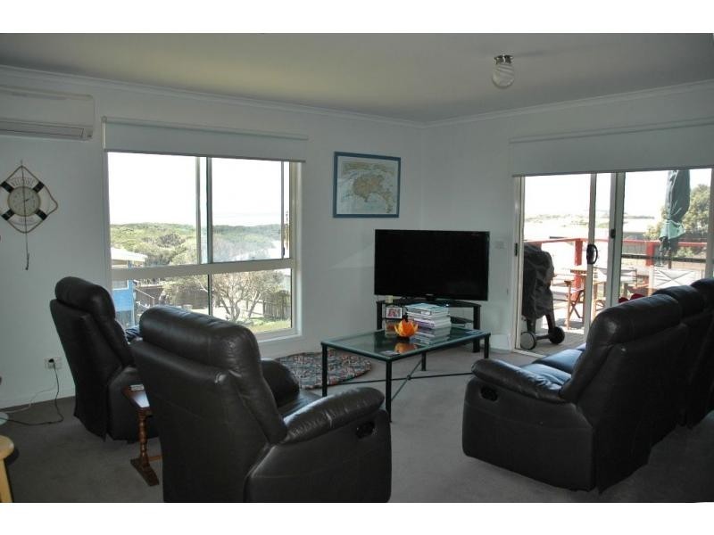 2/2 Stradbroke Crescent, Surf Beach VIC 3922