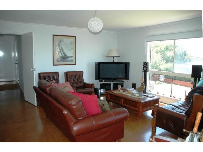 2/2 Stradbroke Crescent, Surf Beach VIC 3922