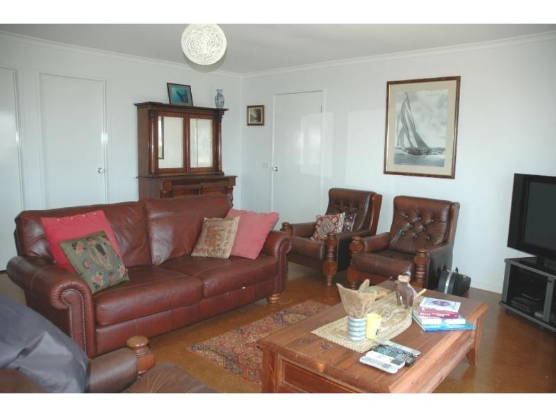 2/2 Stradbroke Crescent, Surf Beach VIC 3922