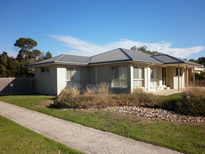 1 Wattle Court, Cowes VIC 3922