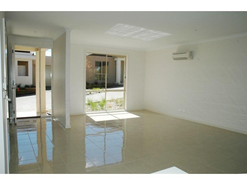 Unit 3/5 Wonthaggi Crescent, San Remo VIC 3925