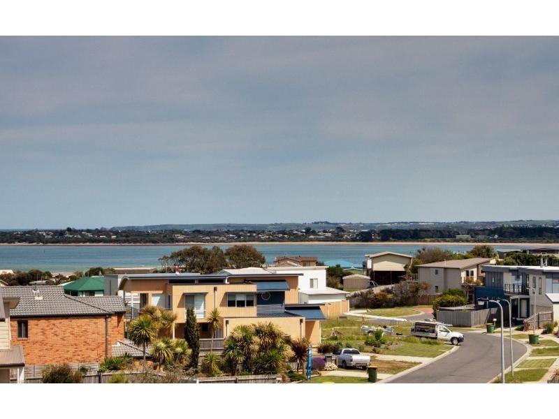 13 Halcyon Avenue, San Remo VIC 3925