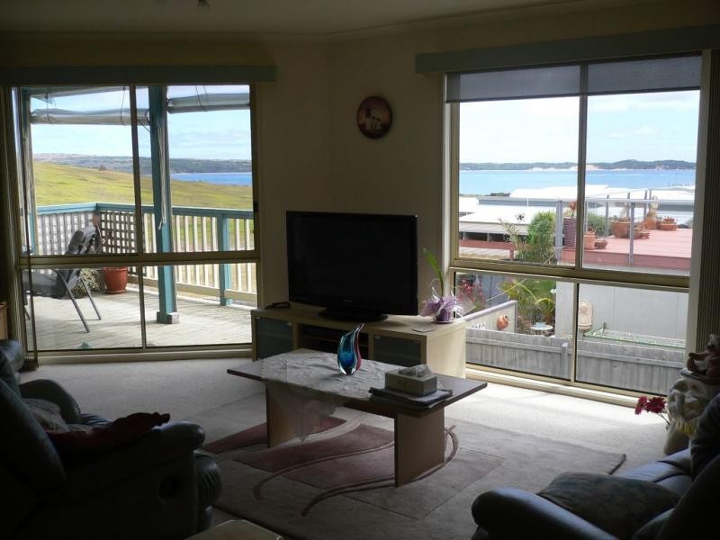 15 Halcyon Avenue, San Remo VIC 3925