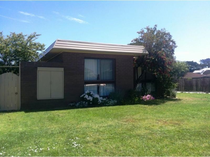 Unit 1, 35 Bergin Grove, San Remo VIC 3925