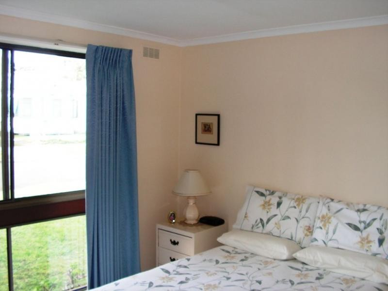 Unit 1, 35 Bergin Grove, San Remo VIC 3925