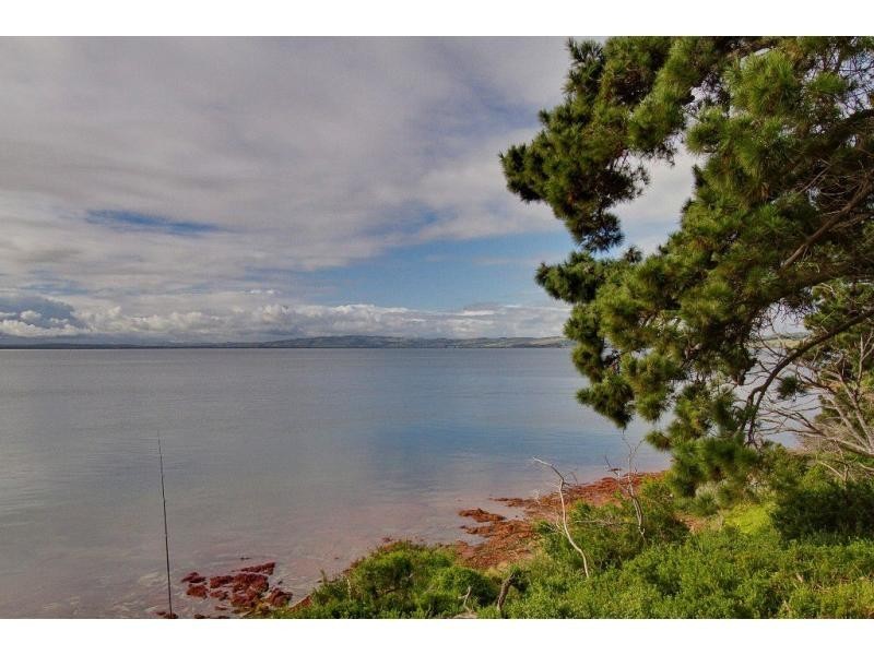 53 School Avenue, Newhaven VIC 3925