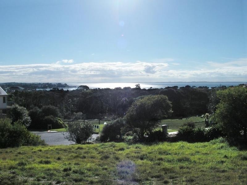 18 The Broadway, San Remo VIC 3925