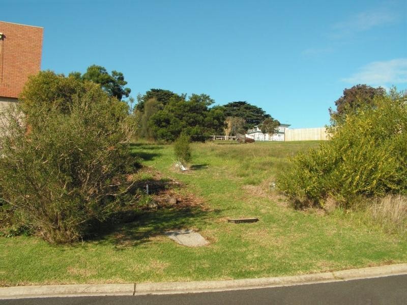 18 The Broadway, San Remo VIC 3925