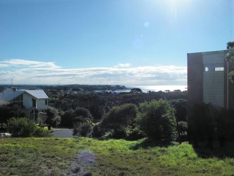 18 The Broadway, San Remo VIC 3925