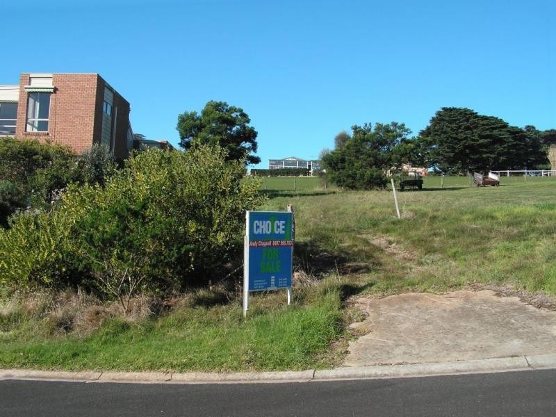 18 The Broadway, San Remo VIC 3925