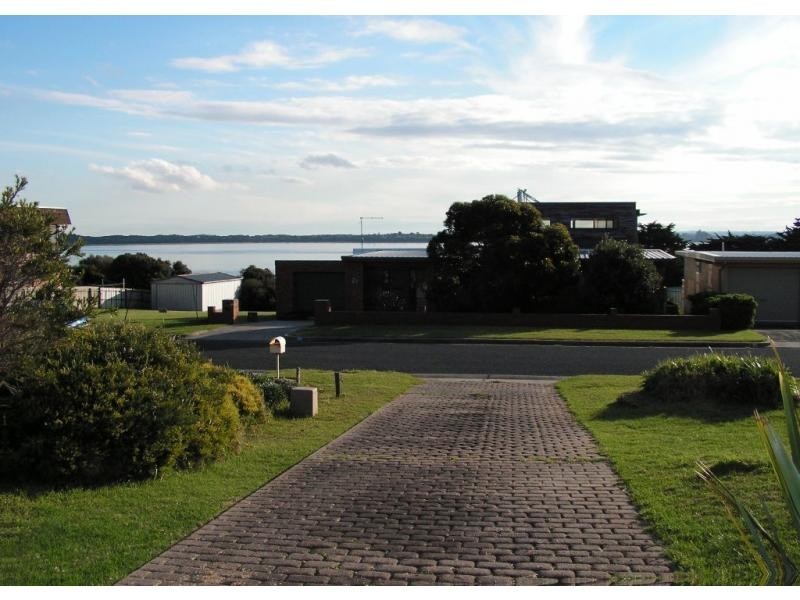 20 Ocean View Drive, San Remo VIC 3925