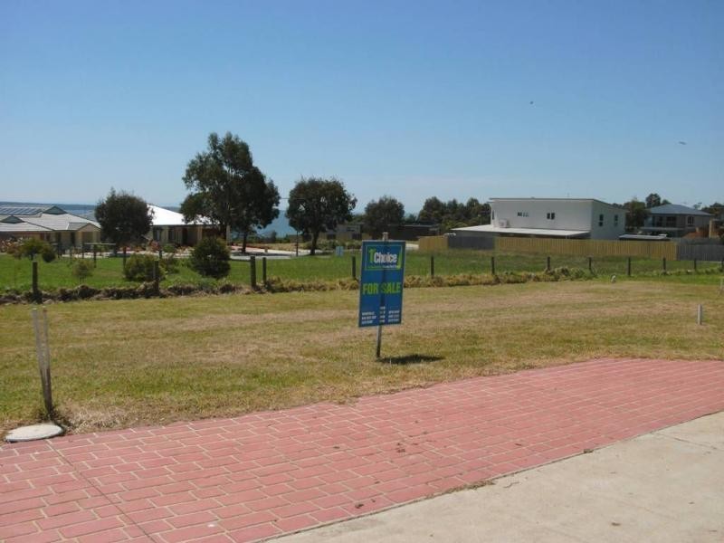 L3, 18-20 Hamilton St, Corinella VIC 3984