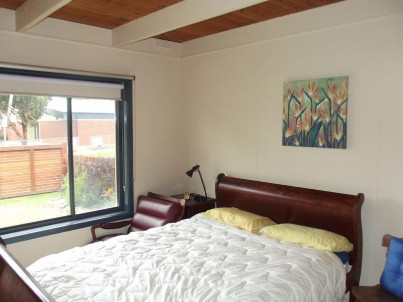 5A Thomas Grove, San Remo VIC 3925