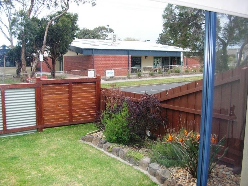 5A Thomas Grove, San Remo VIC 3925