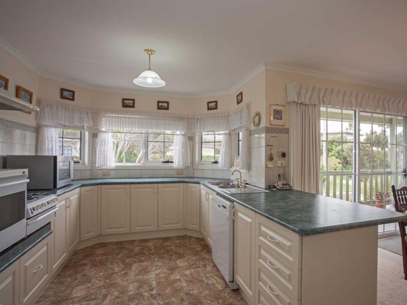 19 Manly Avenue, Cape Woolamai VIC 3925