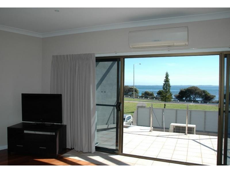 Apt A, 129 Marine Parade, San Remo VIC 3925