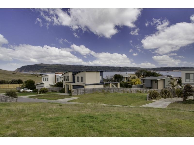 32 Halcyon Avenue, San Remo VIC 3925