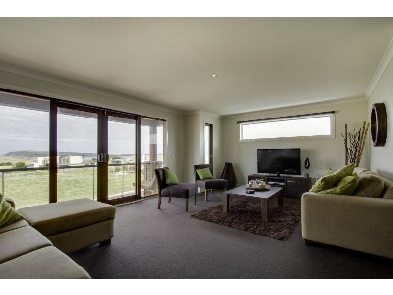 32 Halcyon Avenue, San Remo VIC 3925