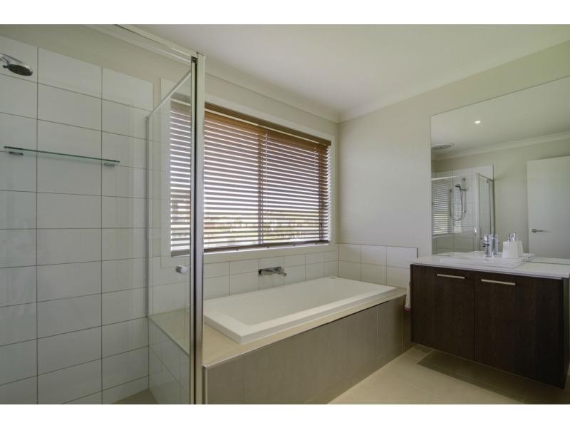 32 Halcyon Avenue, San Remo VIC 3925