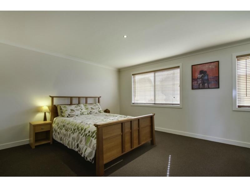 32 Halcyon Avenue, San Remo VIC 3925