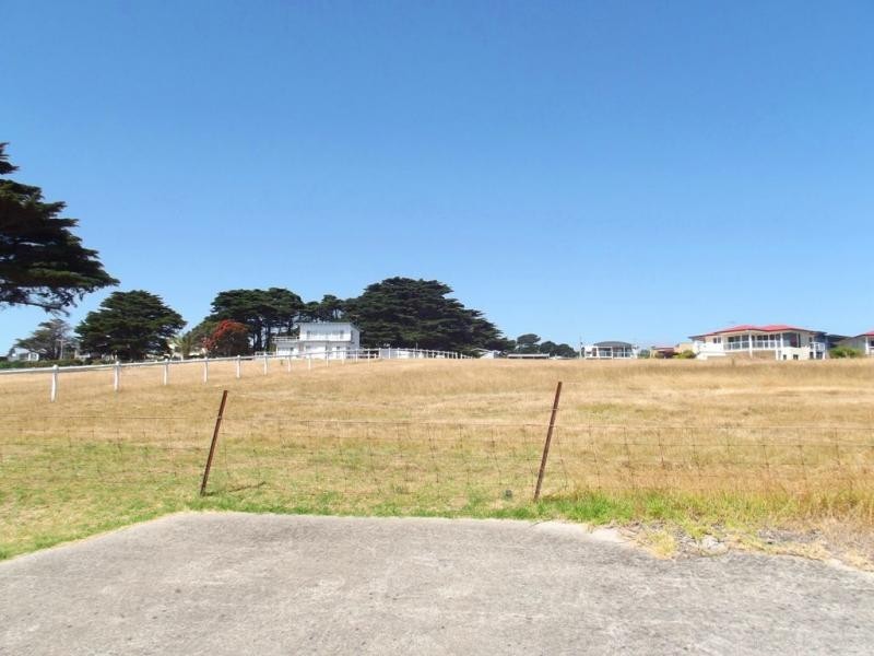 4 The Broadway, San Remo VIC 3925