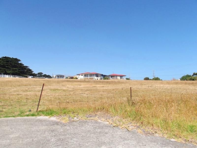 4 The Broadway, San Remo VIC 3925